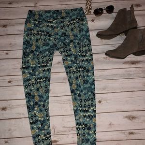 LuLaRoe Tall & Curvy leggings